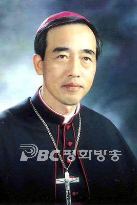 새 주교회의 의장에 강우일 주교 선임 