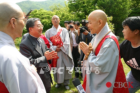 김희중 주교, 27일 천태종 관문사 방문