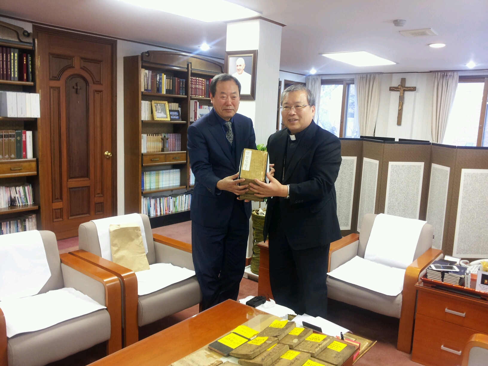 경세원 김영준 사장, 교회 고서 70권 기증