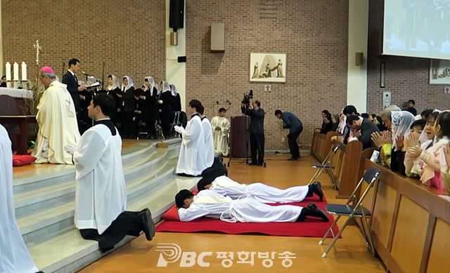 제주교구 사제서품식, 새 사제 2명 배출