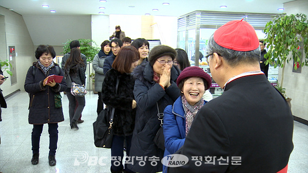 염 추기경, 목자 잃은 난곡동본당 찾아가 미사 집전