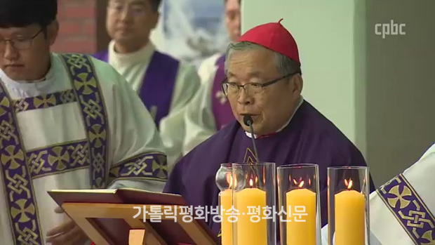 서울대교구, 위령의 날 맞아 용산 성직자 묘역에서 위령미사 봉헌
