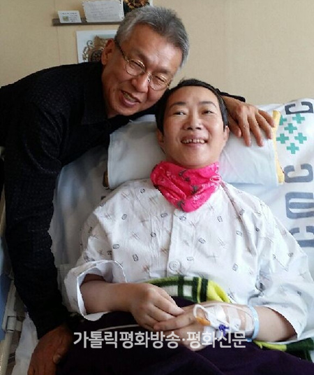 뇌출혈로 쓰러진 아내 일으킨 건 남편의 지극한 사랑