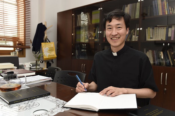 [특별인터뷰] 강주석 신부 "북한 이해하는 노력, 평화의 밑거름"