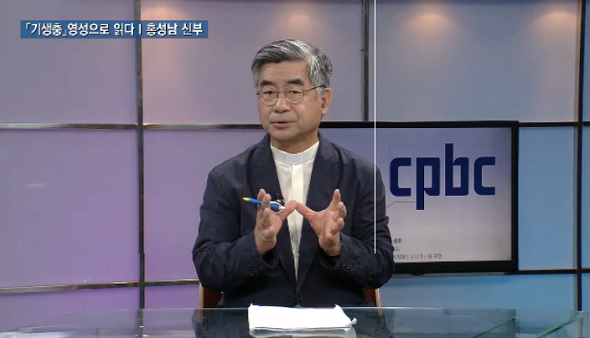 [인터뷰] 홍성남 신부 "몸은 지상, 마음은 지하? 여유 가져야"