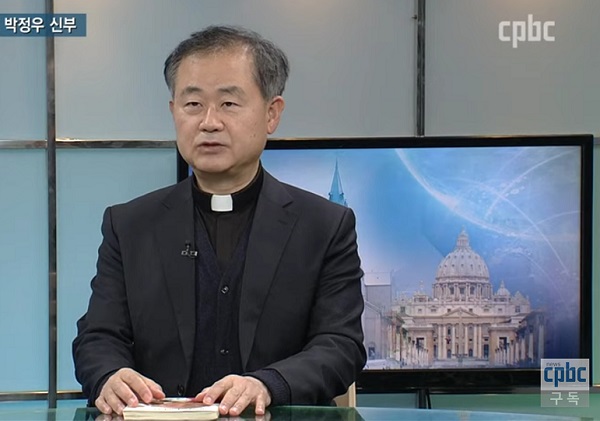 [인터뷰] 박정우 신부 "동성애자도 법적 보호…교황 발언, 동성혼 인정 아냐"