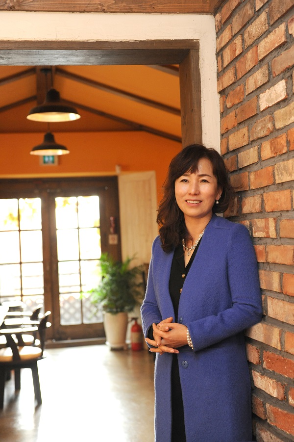 [인터뷰] 공지영 "늘 감사하니까 `그럼에도 불구하고` 행복해"
