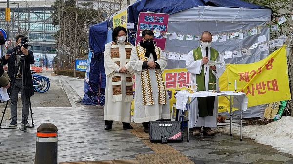 [인터뷰] 임상교 신부 "제주 2공항 결국 `돈`과 `편리` 때문...`아니오`라고 외쳐야"