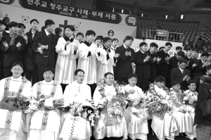 청주교구 사제서품식에서 10,11번째 형제사제 탄생