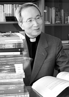 25권째 책 '히브리어..' 펴낸 교리신학원장 이기락 신부