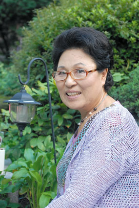 탤런트 김지영씨, 전국 성당 및 공소, 시설 등에 2400권 기증