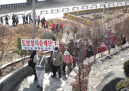 사순시기 '알차게' 부활시기 '기쁘게'