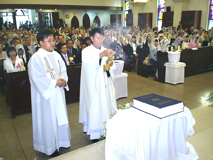 대전 정림동본당 영한대역 신약성경 필사본 봉헌