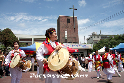 서울 이태원본당, 역대 주임신부 등 초청 설립 50주년 감사미사