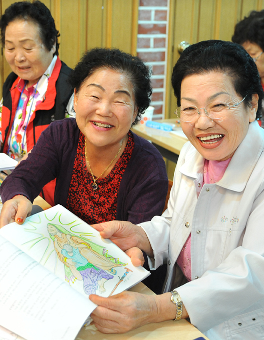 "성경공부 삼매경에 빠졌어요"