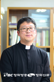 [사람들/인터뷰]「셩경직해광익(聖經直解廣益)」 연구로 박사학위 받은 조한건 신부 
