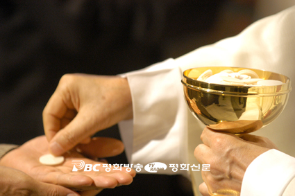 [예비신자가 묻습니다] <13> 예비신자는 왜 성체를 모실 수 없나요?