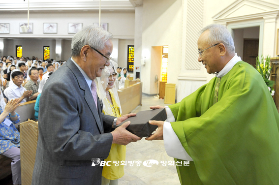 "우리는 신앙으로 이어진 한 가족"