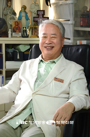 의료봉사 활동 펼치는 장충현(강북삼성병원 성형외과)교수