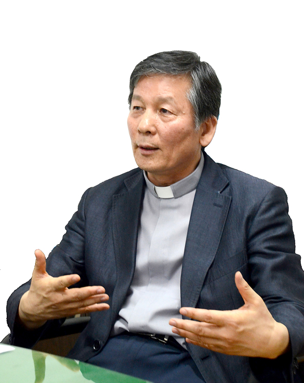 '공교육 본보기' 세운 강석준 신부, 논산대건고 교장 퇴임