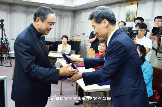평화방송 'PBC성서못자리' 마치는 안병철 신부