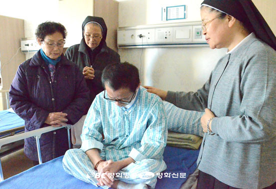 [사랑이 피어나는 곳에] 아들 병원비 300만 원조차 없어 '한숨'