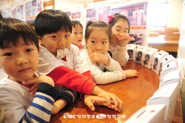 "허리띠 줄여 희망을 전해요"