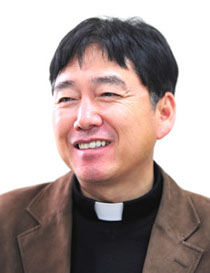 [생활속의 복음] "꽃으로도 때리지 마라"
