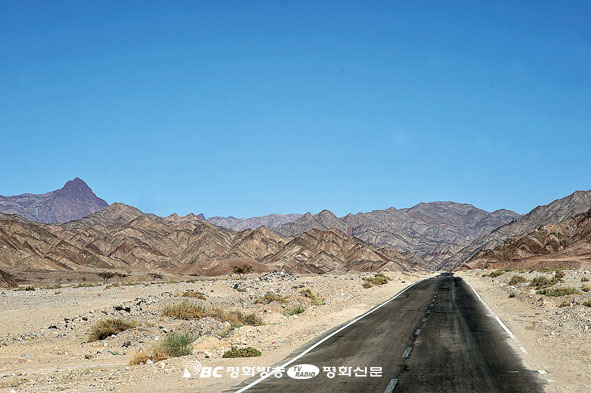 [성경 속 도시]<12> 만나와 메추라기의 기적 내린 신 광야 
