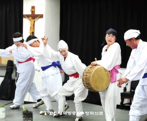 “어르신, 오래오래 행복하세요”