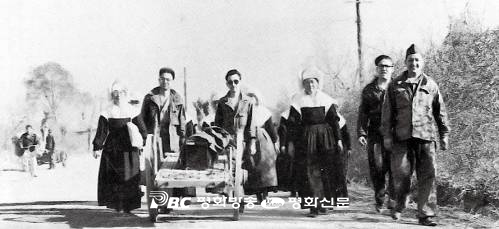 [사진 속 역사의 현장 광복 70년 분단 70년] <4> 전후 복구, 그리고 천주교의 역할
