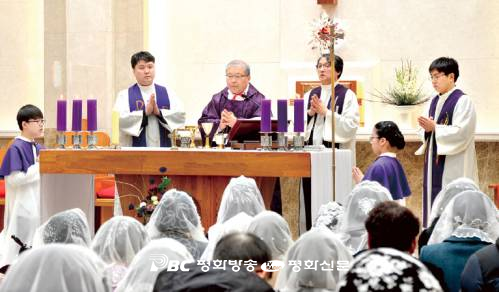 갑작스럽게 목자 잃은 양 떼 찾아나선 추기경
