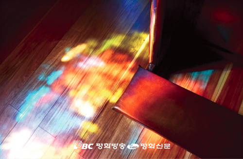[사진묵상] 유리화가 빚은 빛의 향연