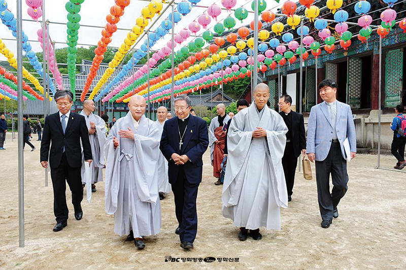 김희중 대주교, 송광사 방문해 축하 인사 