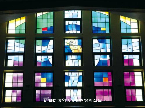 [치유의 빛 은사의 빛 스테인드 글라스] 37. 제천 의림동성당 스테인드글라스