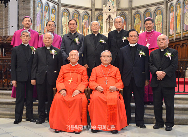 서울대교구, 사제수품 50주년 금경축 사제 축하행사 열어 