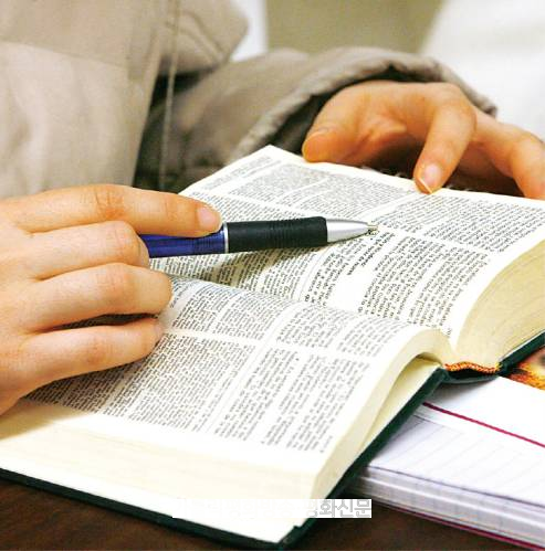 [성당에 처음입니다만] (33) 가톨릭과 개신교 성경 권수가 왜 다르죠