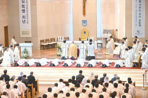 “몸과 마음 오롯이 바쳐 사제 직무에 투신하길”