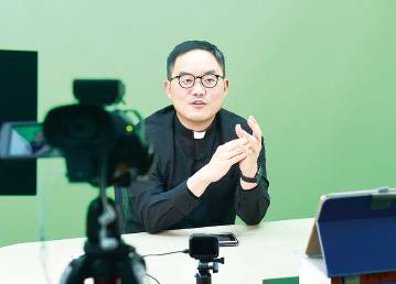 코로나19로 사이버성경·온라인 교육 인기