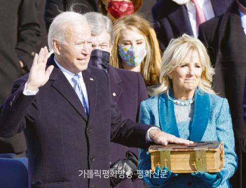 제46대 미 대통령 바이든 취임, 성경에 손 얹고 통합과 치유의 정치 다짐