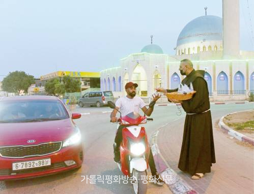 “존경심을 갖고 다른 이를 바라보는 덕을 수양하라”