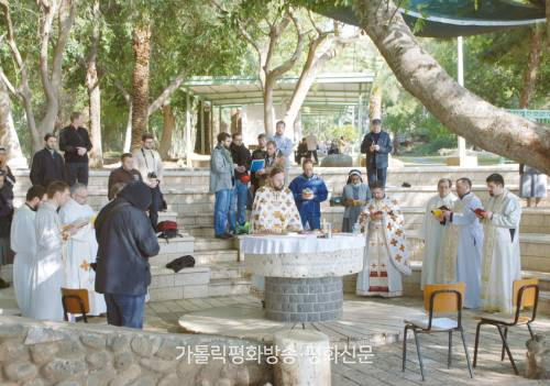 우리 곁에 하느님 계심을 기억하며 성호 긋기