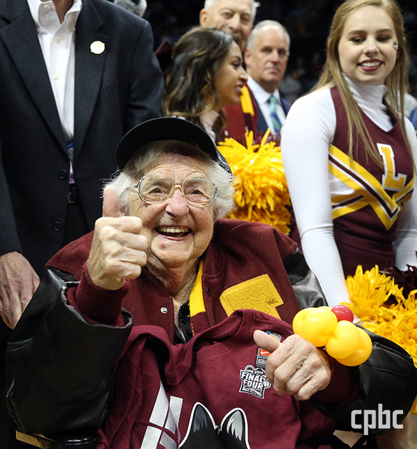 미국 농구팀 ‘4강 돌풍’ 이끈 103세 수녀… 생애 첫 회고록 선보여